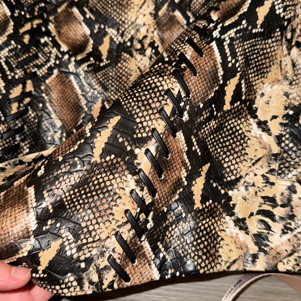 ❤️🔥Firm Price❤️🔥House of CB VANI Snake Print Fitted Jacket - Picture 16 of 16